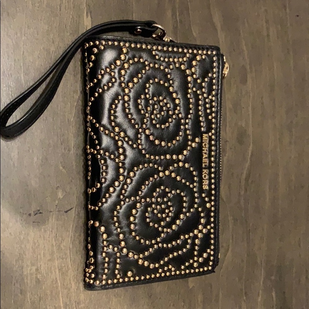 Gently Used Michael Kors Rose Smartphone Wallet